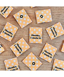 Two Stitches Tygetikett tygmärke 4 st 