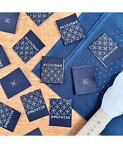 Two Stitches Tygetikett tygmärke 4 st 